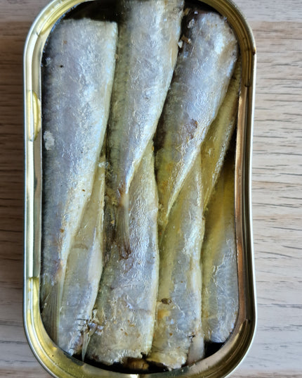 Una lata de sardinillas Gallegas abierta