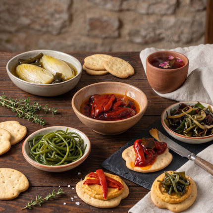 Productos servidos del pack Alga de VinNatura sobre una mesa rústica