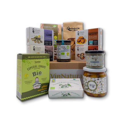 Caja Camiño de VinNatura con conservas de Galicia, algas ecológicas, dulces artesanales, aceitunas,  infusión de rooibos y galletas mariñeiras