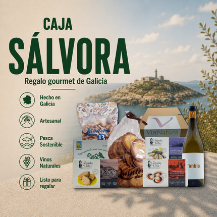 Regalo gourmet gallego Sálvora con conservas artesanales, algas de Galicia, dulces tradicionales y vino blanco en presentación cuidada