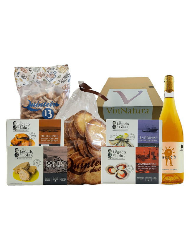 Caja de regalo gourmet con conservas Gallegas de las Rías Baixa, picos premium, pastas tradicionales de obrador y una botella de vino albariño naranja natural. Ideal como regalo de empresa, para regalar o disfrutar en buena Compañía.