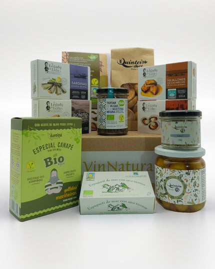 Caja de regalo gourmet premium con conservas artesanales de Galicia, ideal para regalar, regalo de empresa o disfrutar en buena compañía.