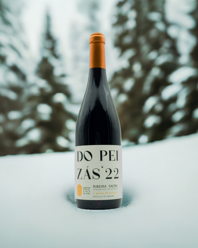 Vino Do Peizas Barrica de agricultura regenerativa sobre un manto de nieve