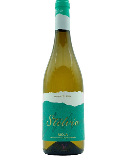 Botella de vino Malvasía Stelvio blanco sobre un fondo blanco.