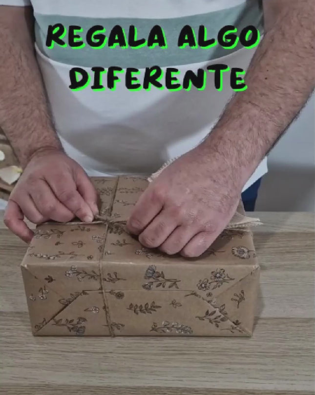 Caja de regalo vegana Terra con conservas gourmet y productos de Galicia