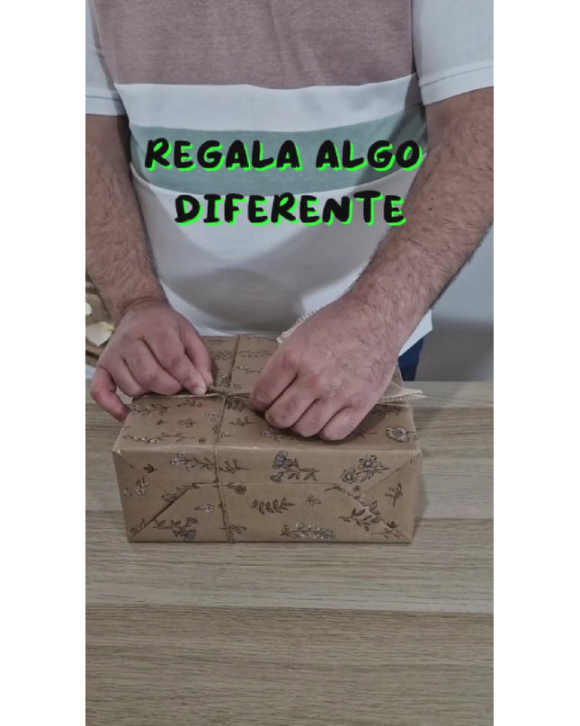 Caja de regalo vegana Terra con conservas gourmet y productos de Galicia