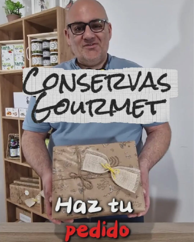 Caja de regalo orixe con conservas premium y productos gourmet de Galicia